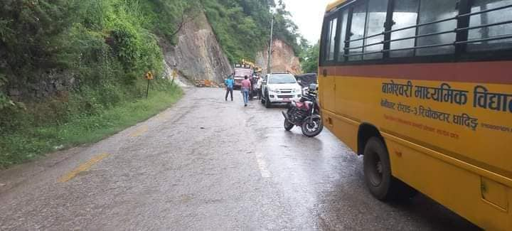 धादिङमा ट्रकको ठक्करबाट २ जना विद्यार्थीको मृत्यु, राजमार्ग अवरुद्ध