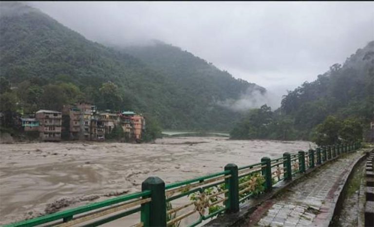 सिक्किममा बाढीमा बगेर २३ सैनिक बेपत्ता