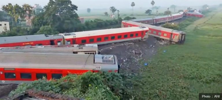 भारतको बिहारमा रेल दुर्घटना हुँदा ६ जनाको मृत्यु, १०० जना घाइते