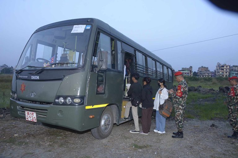 सेना र सशस्त्रका कर्मचारीलाई यातायात सुविधा