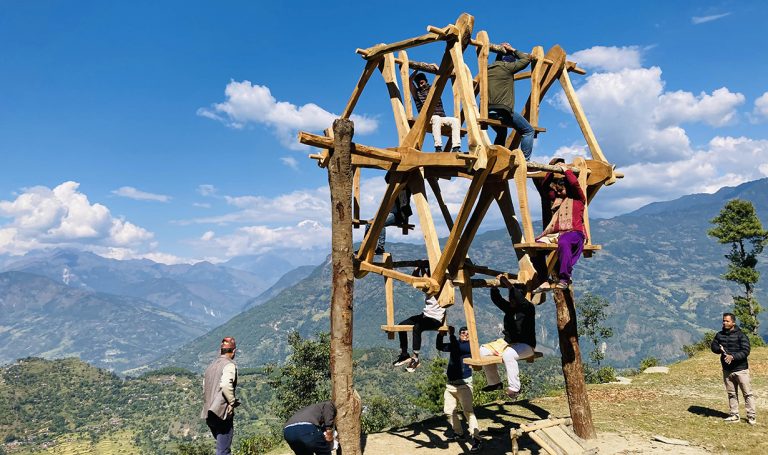 हराउँदै चर्खे पिङ, संरक्षणमा छैन चासो