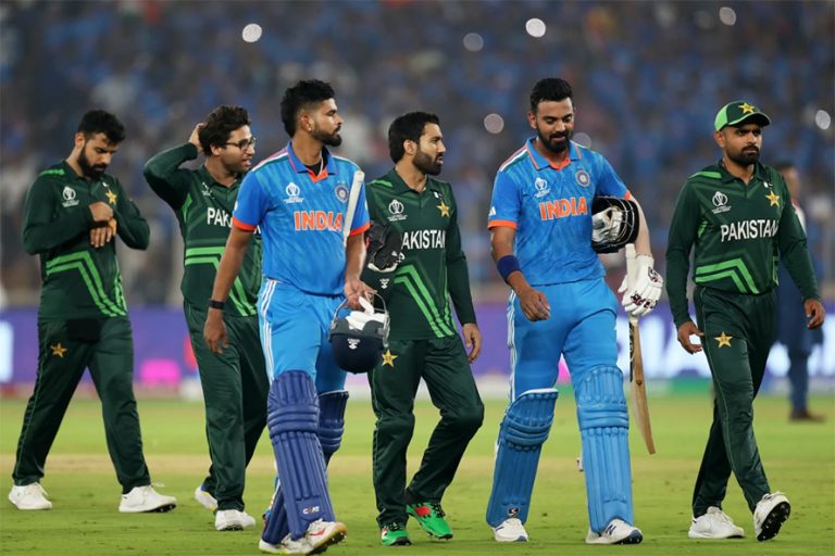 विश्वकप क्रिकेटमा भारतले पाकिस्तानलाई ७ विकेटले हरायो