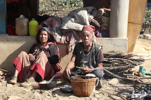 भूकम्पको इपिसेन्टरमा पुगेन राहत, भोकै बिते रात