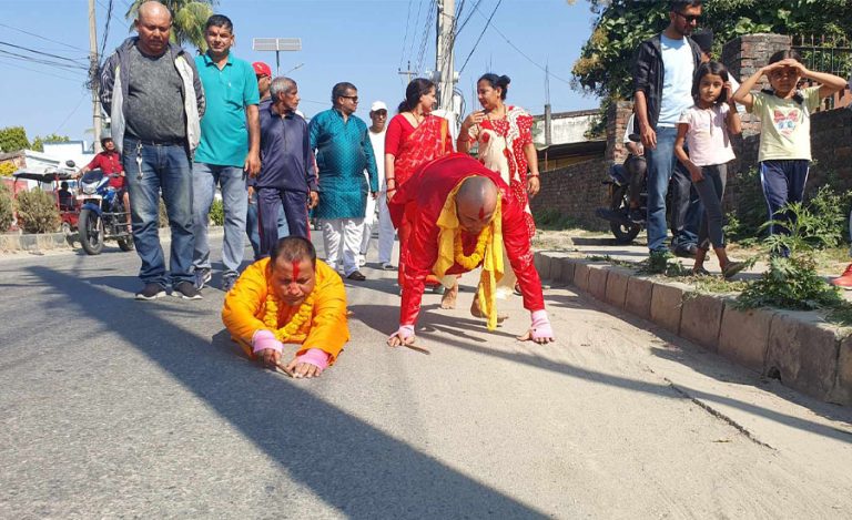 कांग्रेस प्रदेश सांसदको दण्ड  प्रणाम यात्रा