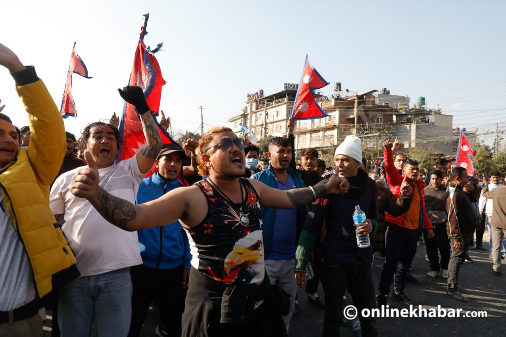 दुर्गा प्रसाईंको प्रदर्शनमा उत्तेजक नारा, अनियन्त्रित भीड