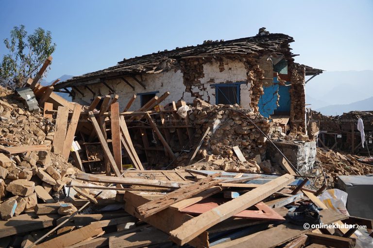 भूकम्प पीडितका लागि प्रभु महालक्ष्मी लाइफ इन्स्योरेन्सको १० लाख सहयोग