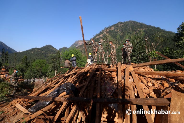 अस्थायी आवास बनाउन ५ अर्ब लाग्ने अनुमान, पुनर्निर्माणका लागि विदेशी सहयोग खोजिने