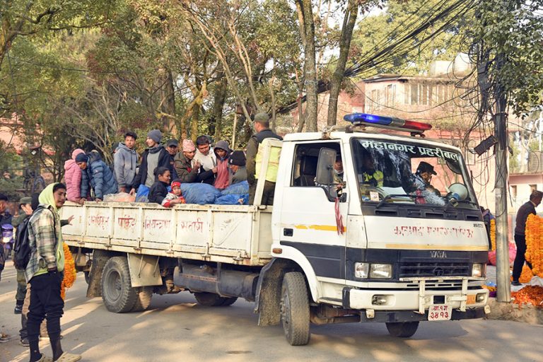 जथाभावी फूलमाला बेच्नेलाई महानगरले तोकिदिएको बिक्रीस्थल पुर्‍याइयो