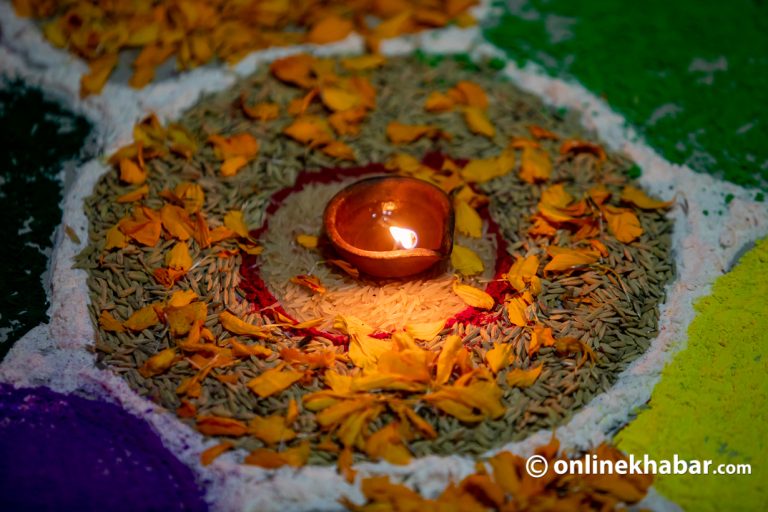 कात्तिक कृष्ण आमावास्या : साँझ लक्ष्मी पूजा गरेर मनाइँदै