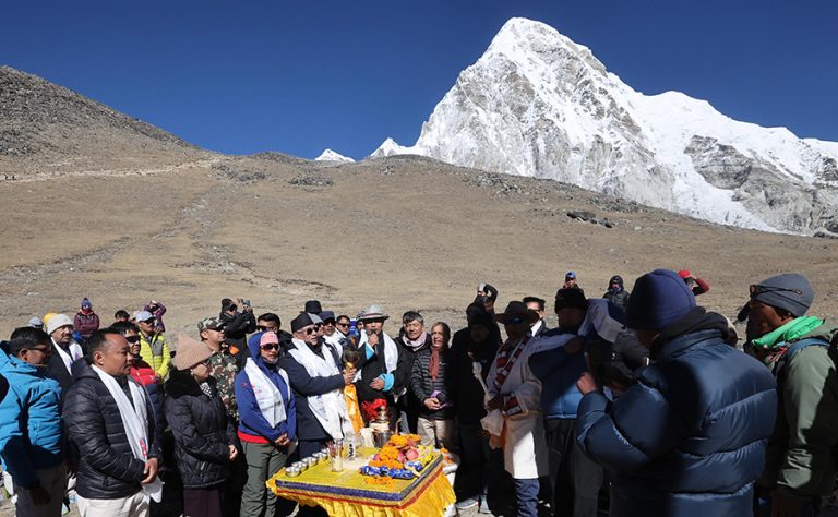 कोप-२८ मा सहयोगको याचना गर्ने होइन, अधिकारका कुरा राख्ने हो : प्रधानमन्त्री