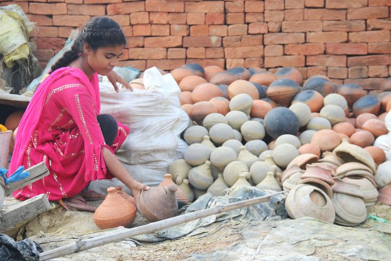 छठ पूजामा माटाको भाँडा बिक्री बढ्यो