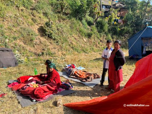 राहत वितरण भद्रगोल : सुत्केरी तीन दिनदेखि भोकै, मध्यराति बाँडिन्छ राहत