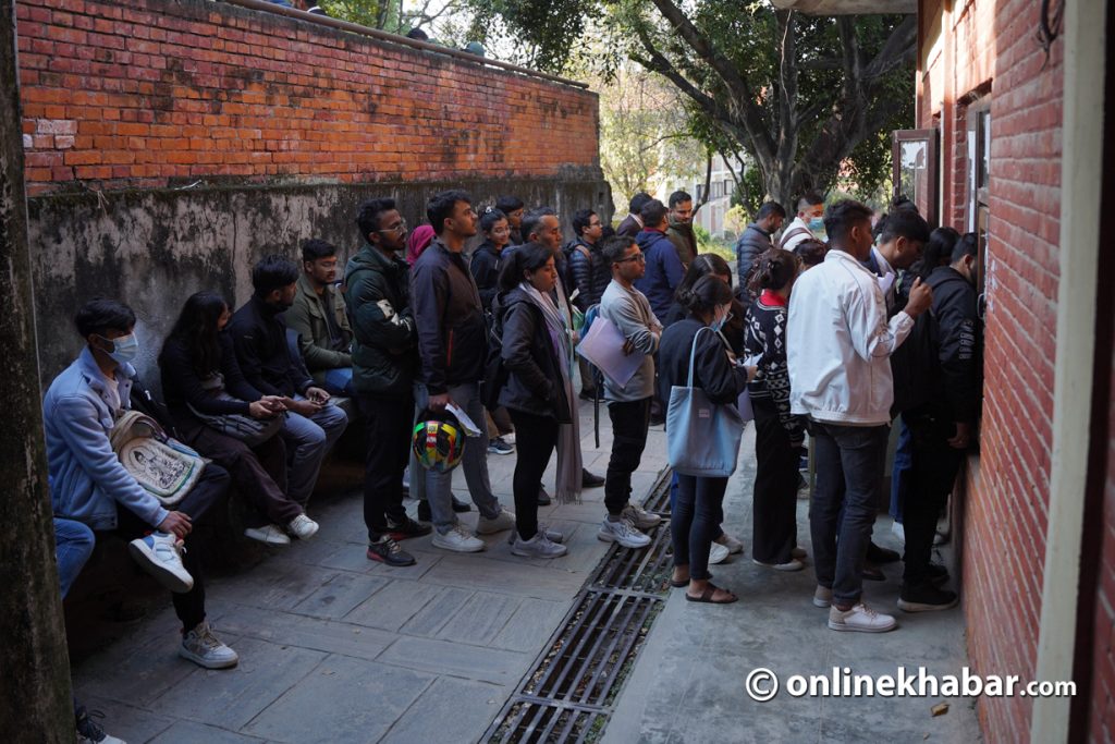 त्रिविमा विद्यार्थीलाई प्रमाणपत्र लिनै सास्ती