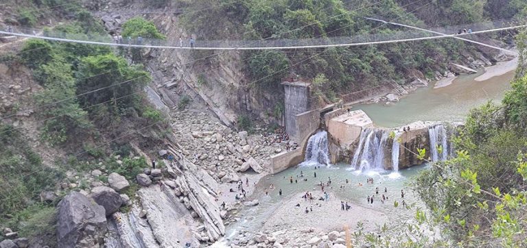 भारतबाट घुम्न आएकी युवतीको तिनाउको ड्याममा डुबेर मृत्यु