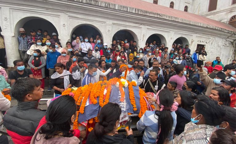 अभिनेत्री दिपाशा बीसीको पशुपति आर्यघाटमा अन्त्येष्टी