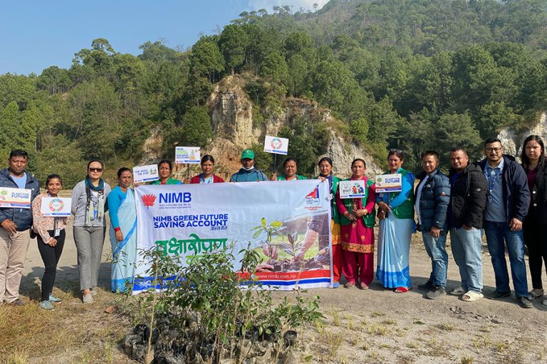 नेपाल इन्भेष्टमेन्ट मेगा बैंकद्वारा टोखामा वृक्षारोपण
