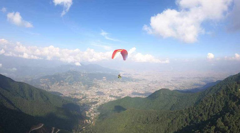 चन्द्रागिरिबाट प्याराग्लाइडिङ उडान, चित्लाङमा अवतरण