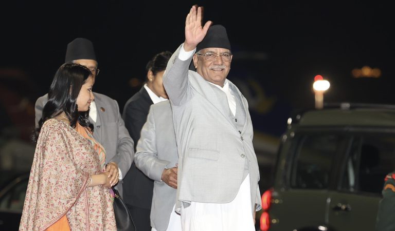 नेपाल एयरलाइन्सको लापरवाही, प्रधानमन्त्री लिएर उड्दा ३१ यात्रु छुटे
