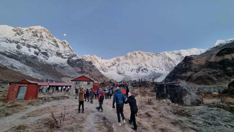 दशैंपछि पोखरामा आन्तरिक पर्यटकको लर्को, धेरैको उद्देश्य ‘ट्रेकिङ’