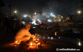 शतबीज छर्न पशुपतिमा बास बसेका भक्तजन (तस्वीरहरु)