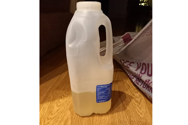 अनलाइनमा दूध अर्डर गर्दा प्राप्त भयो पिसाब भरिएको बोतल