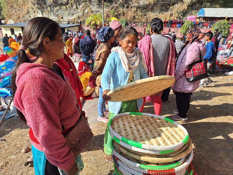 बिक्री हुनै छाडे चोयाबाट बनेका सामग्री
