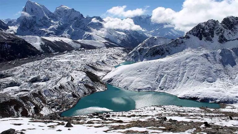 खतरामा पृथ्वीको तेश्रो ध्रुव, ३० वर्षमा पग्लिए १० हजार हिमनदी