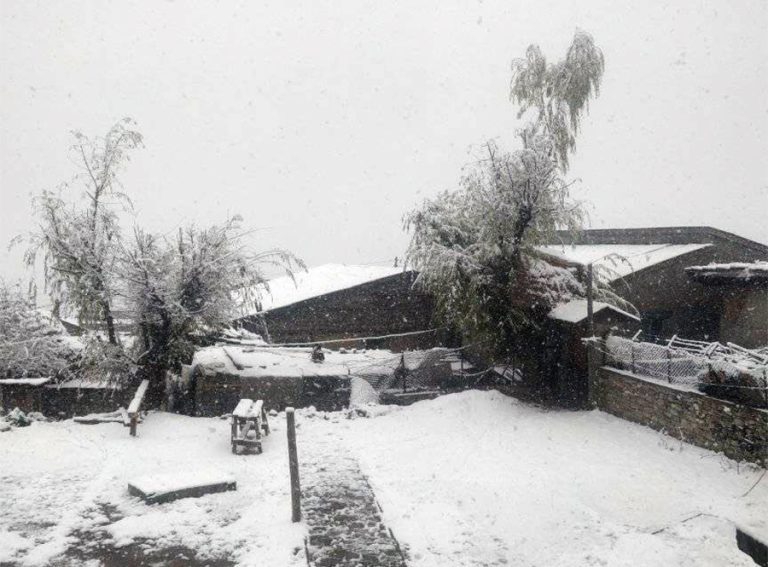 पश्चिम नेपालमा हिमपात र वर्षा