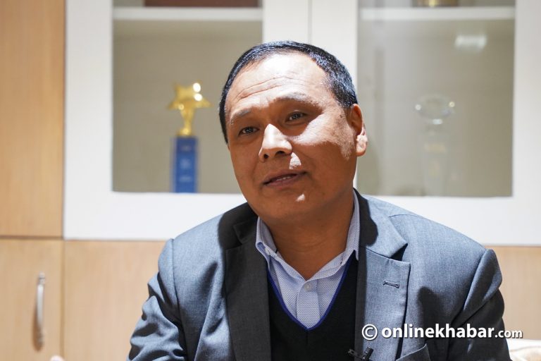 कुलमानलाई ऊर्जा मन्त्रालयले सोध्यो स्पष्टीकरण : तपाईंलाई पदबाट किन नहटाउने ?