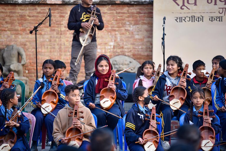 पाटन संग्रहालयमा ७० जना विद्यार्थीले प्रस्तुत गरे सामूहिक सारंगी वादन