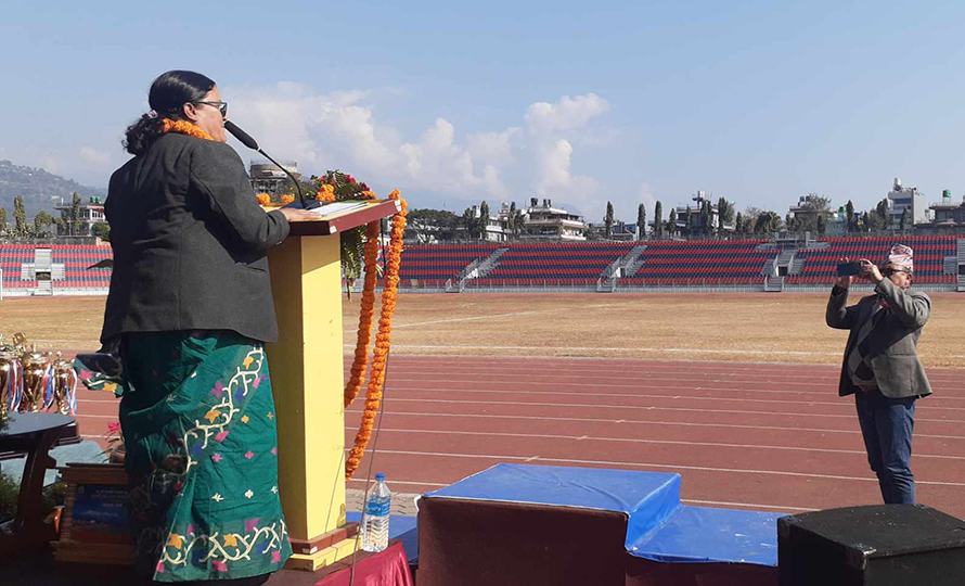 सहभागी सबै उठेर गए, मन्त्री खाली चौरमा भाषण गरिरहिन्