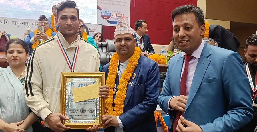 भलिबल खेलाडी टेकराजलाई जेसीज उत्कृष्ट युवा पुरस्कार