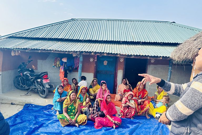 सामूहिक बचतले आत्मनिर्भर बन्दै आहालेका मुसहर महिला