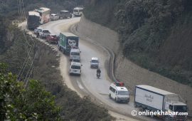 हरदिन धुवाँ-धुलो झेल्दै काठमाडौं छिर्छन् ९ हजार नेपाली  