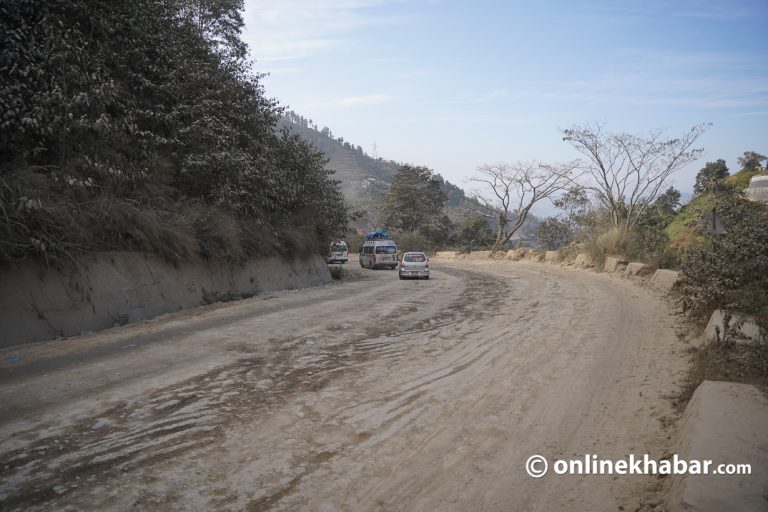नौबिसे-मलेखु सडकखण्ड आजदेखि १५ दिनसम्म राति ५ घण्टा बन्द