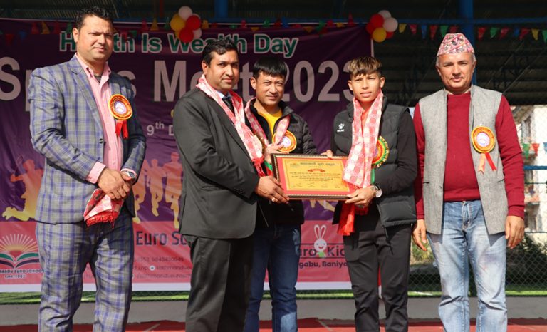 फुटबलर सावित्रालाई काठमाडौं युरोको सम्मान