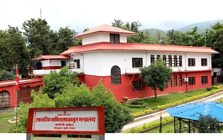 बालकुमारी घटनामा मारिएका सुजनको परिवारलाई कर्णाली सरकारले दुई लाख दिने