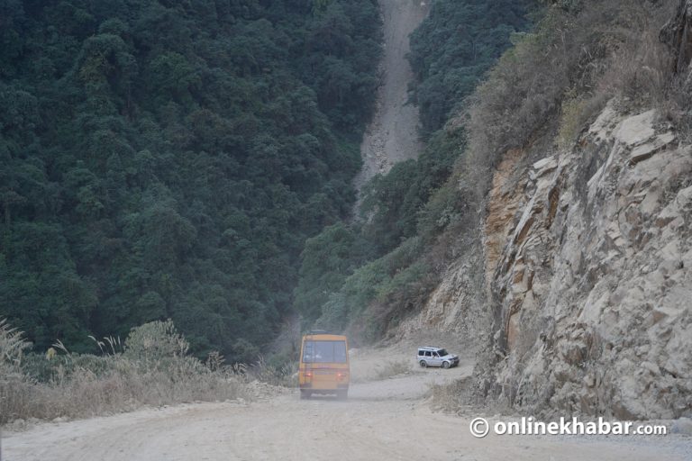 मकवानपुर–काठमाडौं जोड्ने दुई सडक पुनः सञ्चालन   