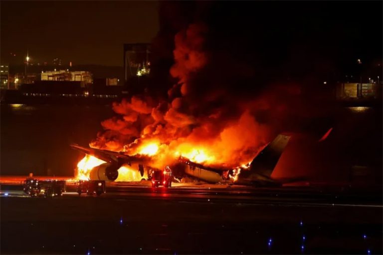 जापानमा दुई विमान ठोक्किँदा भीषण आगलागी, ५ जनाको मृत्यु