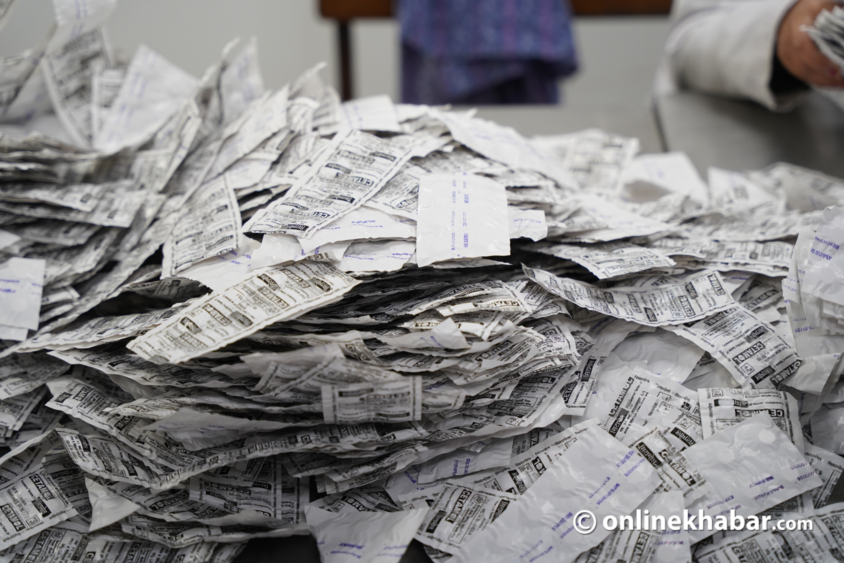 अनुमतिबिना बेचेको औषधि बरामद