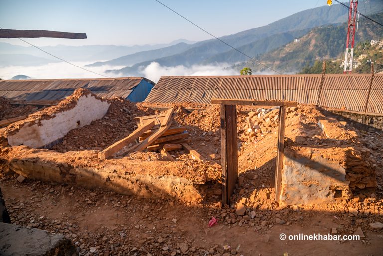 विज्ञको सुझाव : भूकम्प प्रभावित क्षेत्रमा ‘आफ्नो घर आफैं बनाऔं’