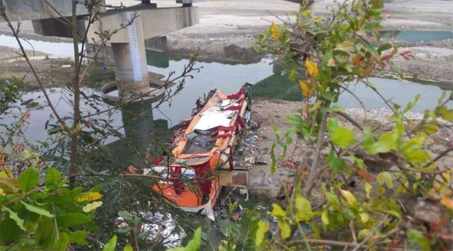 ड्राइभरले अनुशासन गुमाउँदा सडक बन्दैछन् मृत्युमार्ग