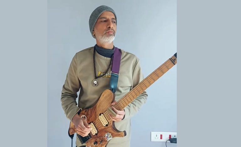 बलिउड फिल्म ‘तेजस’को गीतमा अरिजितसँग नेपाली गिटारिस्ट रोशनको सहकार्य