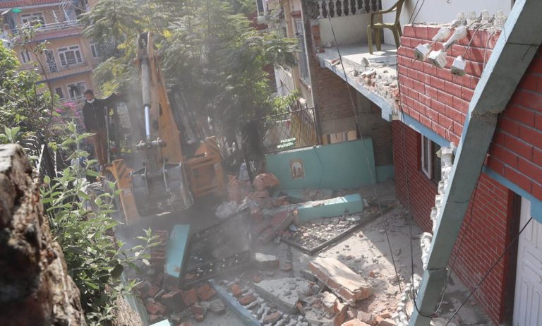 काठमाडौं महानगरले गरायो ३३ रोपनी जग्गा अतिक्रमणमुक्त 