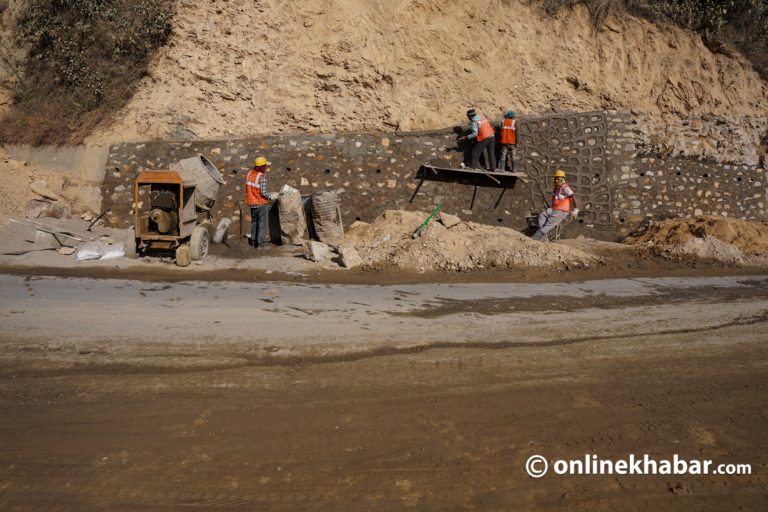 मुग्लिन-मलेखु सडकको म्याद ६ महिना थपियो