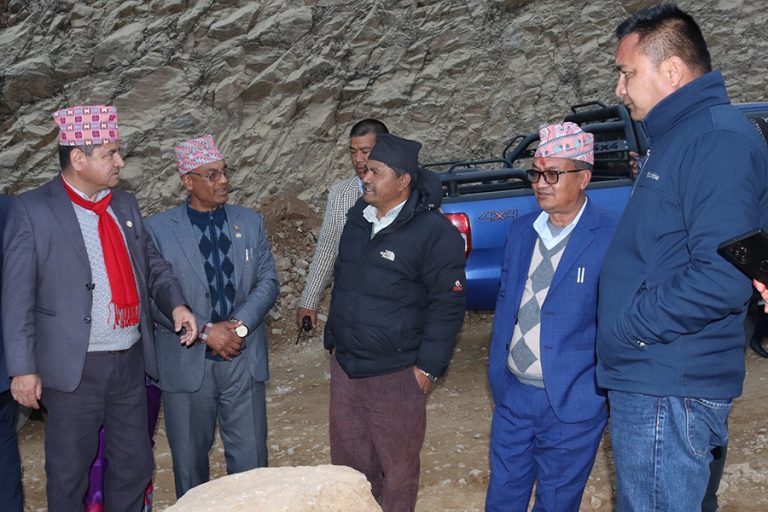 बजेट छुट्ट्याएपछि चन्द्रागिरि सडक पुगे भौतिकमन्त्री ज्वाला