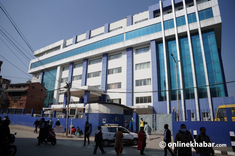 वीर अस्पतालको अप्रेसन कक्षमै कुटिए स्वास्थ्यकर्मी, दोषीलाई कारबाहीको माग