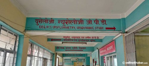 वीर अस्पतालका बेड-बेडमा औषधि बिचौलिया