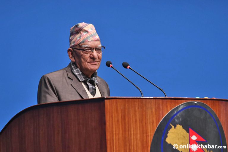 विराजभक्तलाई समर्थन गर्दै चित्रबहादुर केसीले सुनाए झ्याउरे गीत