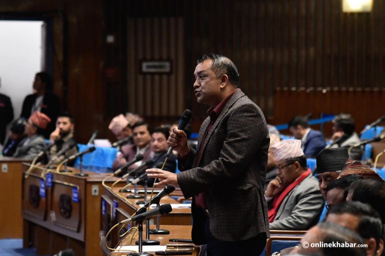 प्रधानमन्त्रीलाई गगनको सुझाव : मन्त्री फेर्न नसके बालुवाटारबाट डेरा सर्ने